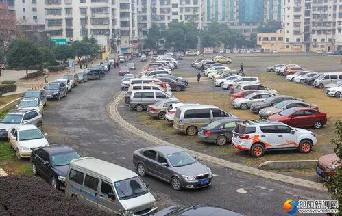 邵阳停车场吃瓜,一场引发热议的街头冲突